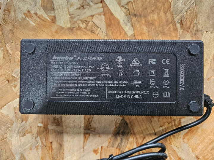 Cargador original Kaabo Mantis King/Wolf X GT 60V 2A